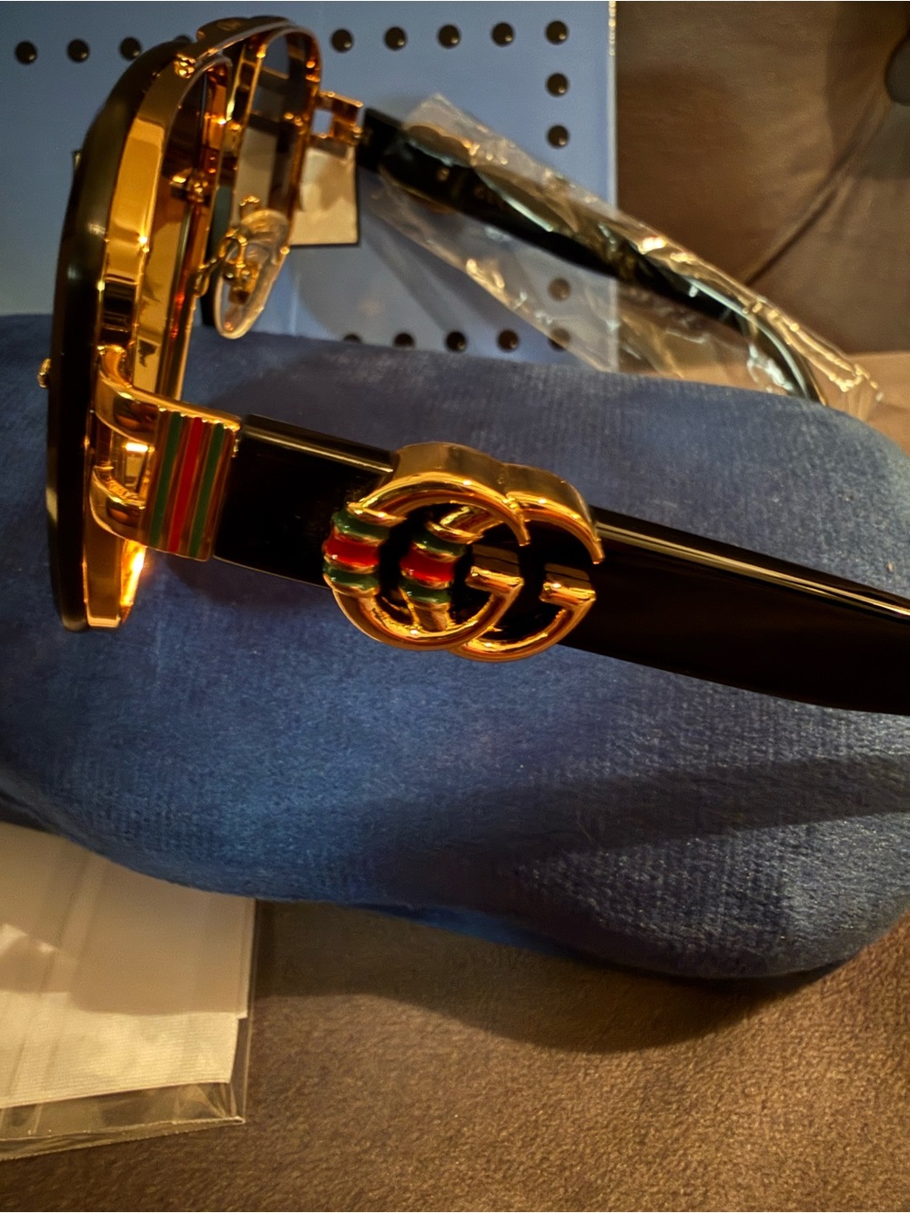 🔥NEW Gucci Black & Gold Men's Sunglasses with Signature Temple Detail🔥 - Picture 17 of 17